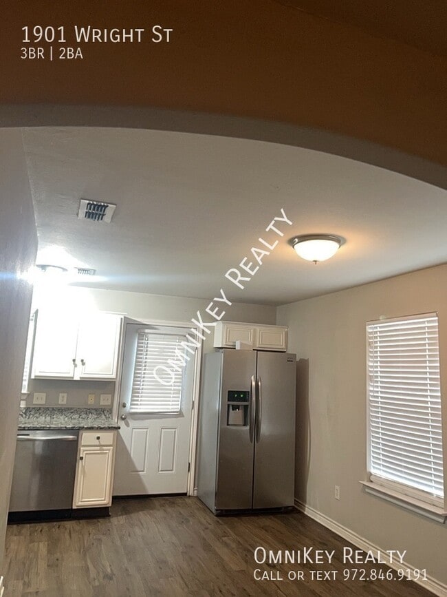 Building Photo - 1901 Wright St