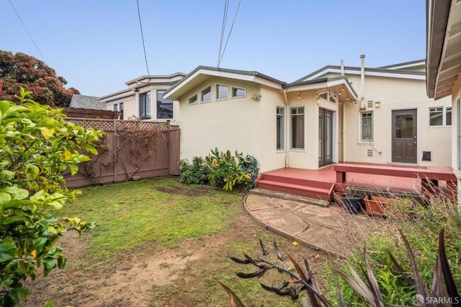 Building Photo - 420 Miramar Ave