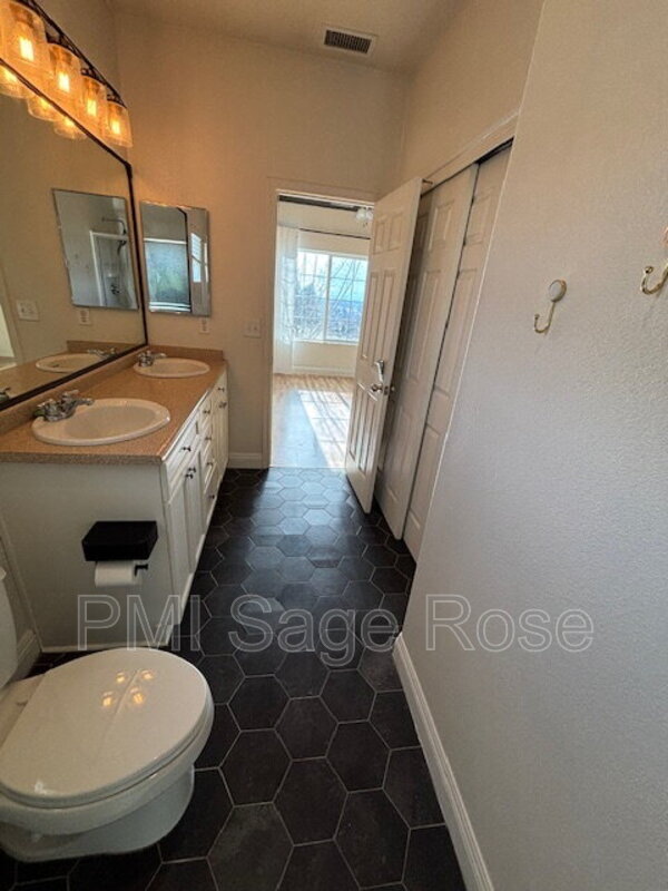 Building Photo - 3127 Sterling Ridge Cir