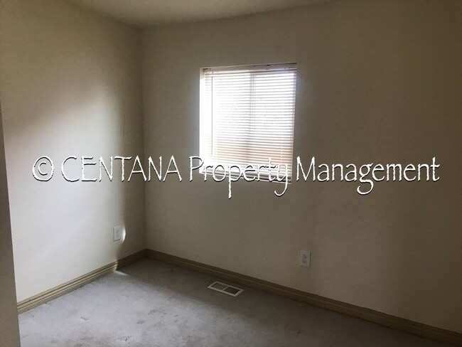 Building Photo - Cozy 2 bedroom Bungalow!