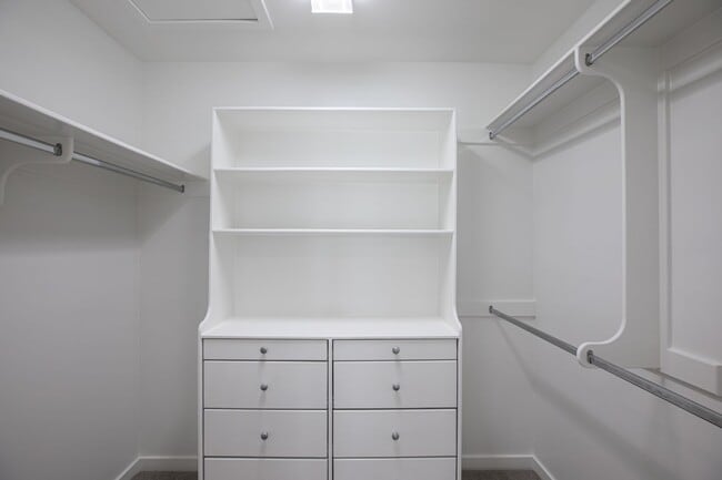 Building Photo - Renovated Beach House