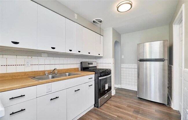 Building Photo - 6108 Eaton Dr