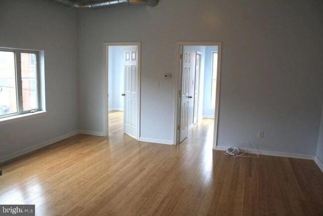 Primary Photo - 550 N 10th St