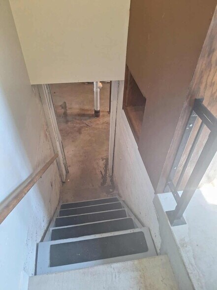 Building Photo - 1808 S 13th St