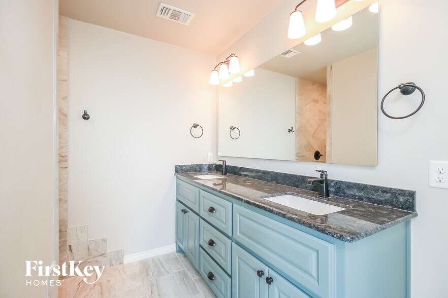 Building Photo - 3401 Ontario Cir