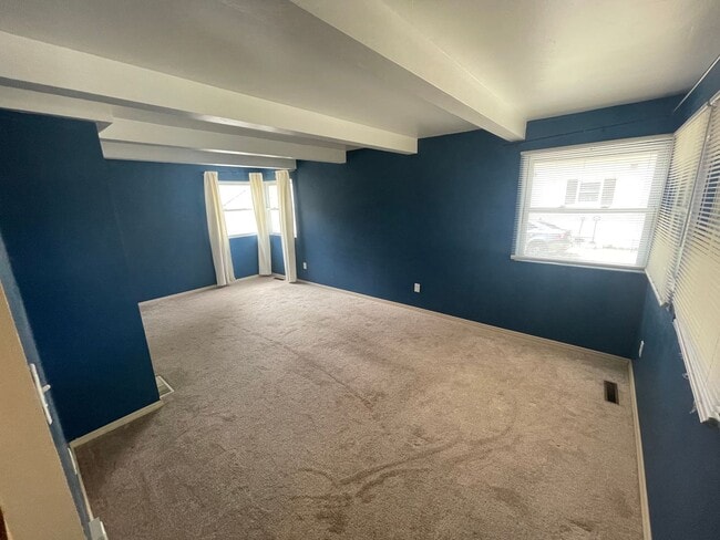 Building Photo - 2 Bed 1 Bath Single Family Home