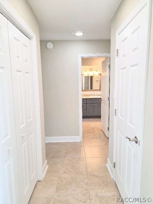 Building Photo - 11612 W Kingfisher Ct