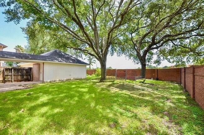 Building Photo - 2515 Lansing Cir