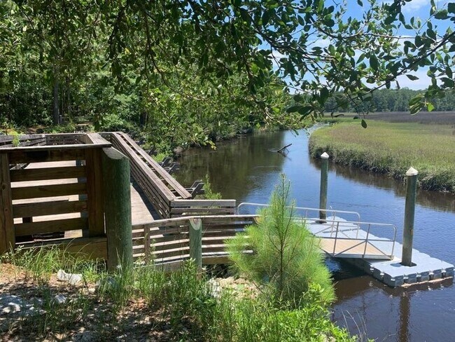 Building Photo - 1053 Rosa Green Rd