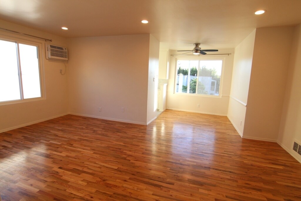 Building Photo - 8585 Pickford St