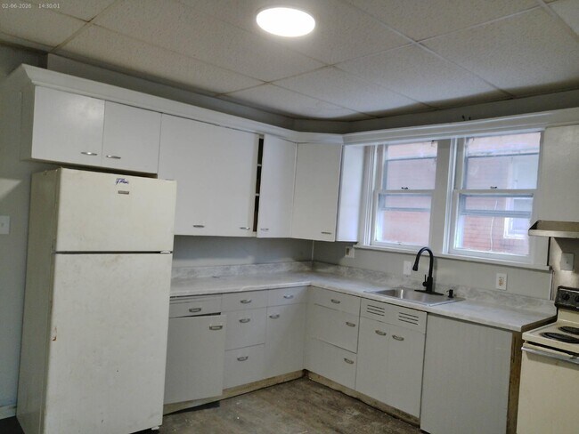 Building Photo - 2728 N 6th St