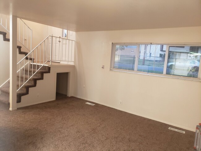 Building Photo - 170 W Foxbridge Dr