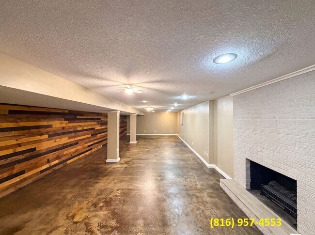 Building Photo - 4321 NW Briarcliff Ln