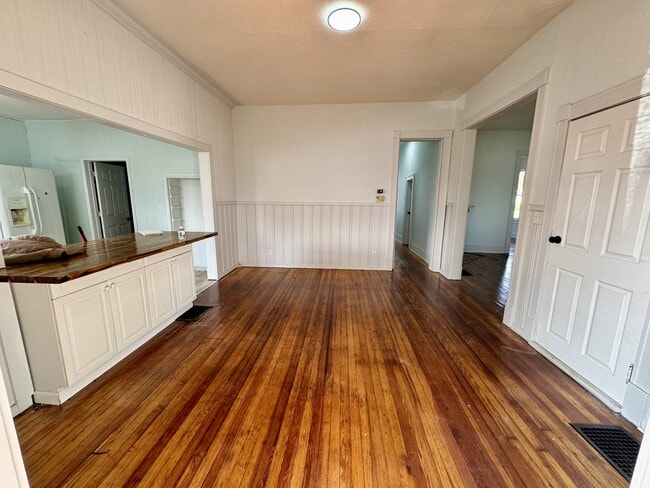 Building Photo - 915 W Taylor St