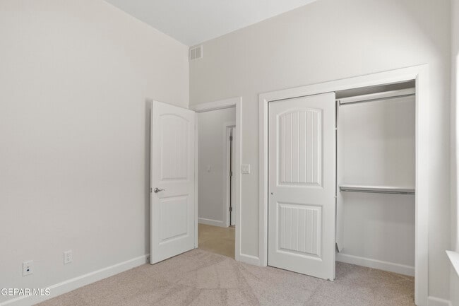 Building Photo - 360 Playa Vis St