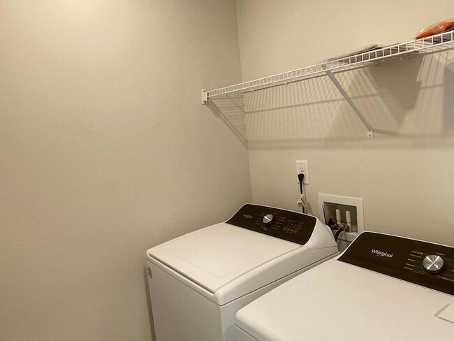 Building Photo - 373 Timberland Ave