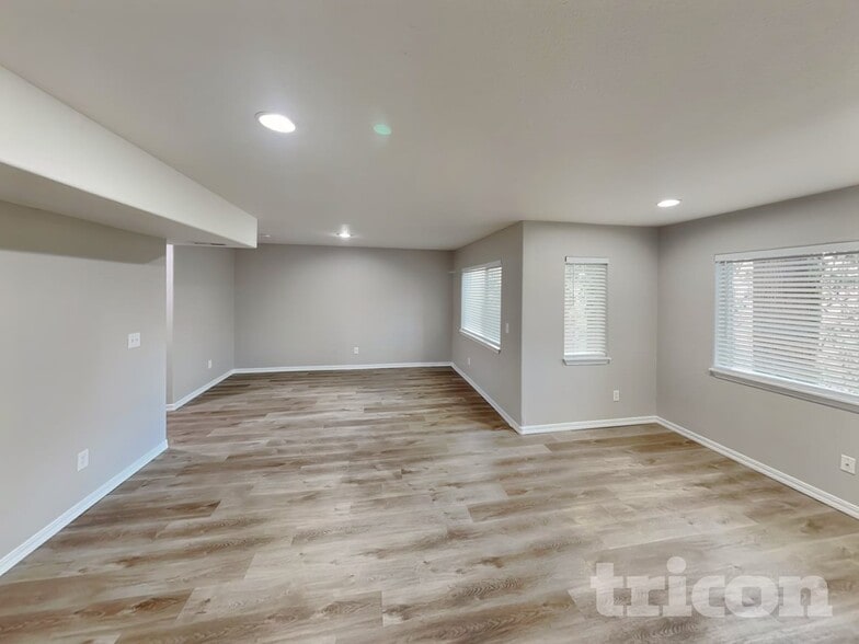 Building Photo - 7535 SW Onnaf Ct