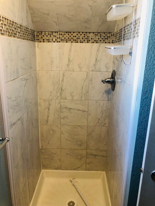 Building Photo - House- NW