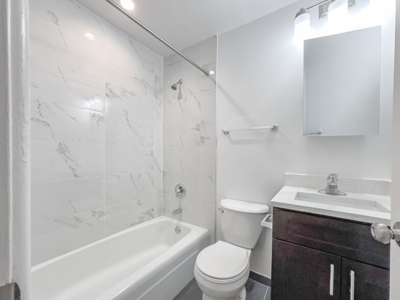 Building Photo - 520 Aldine