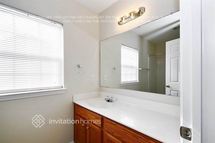 Building Photo - 1014 Bridleside Dr