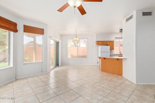 Building Photo - 3316 E Tierra Buena Ln