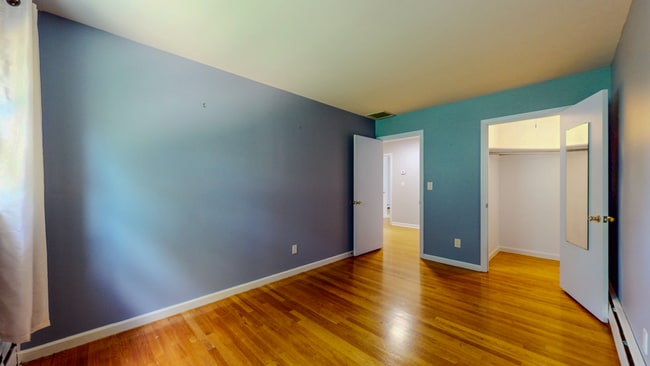 Building Photo - Spacious 3-Bedroom Split-Level with Firepl...