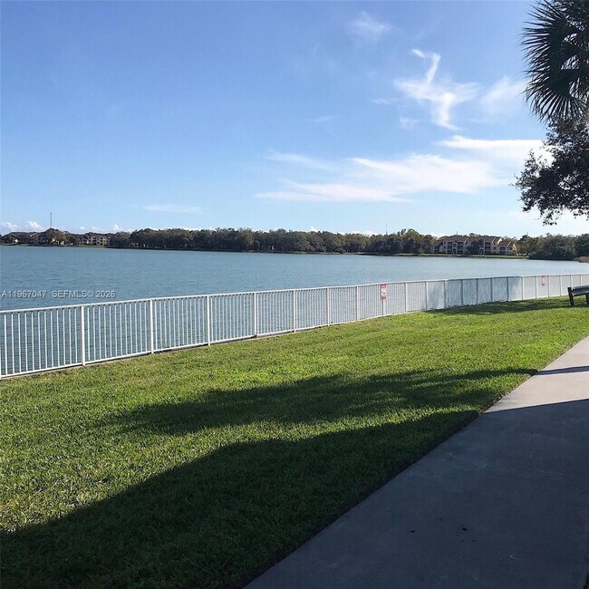 Building Photo - 2841 N Oakland Forest Dr