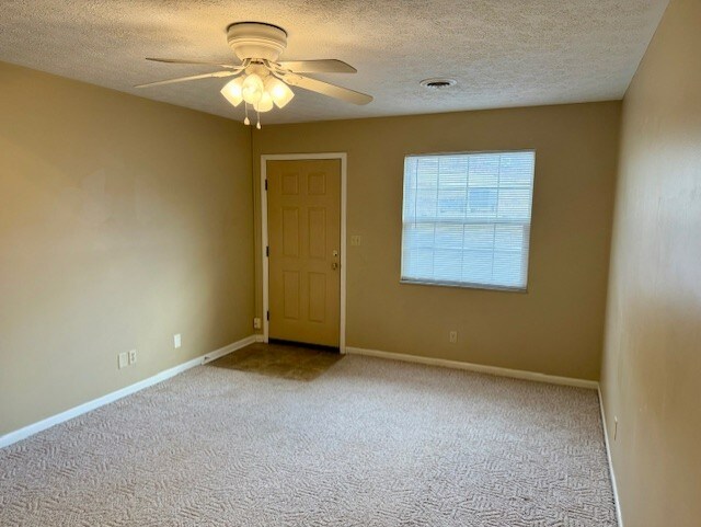 Building Photo - 1616 Spring Valley Dr