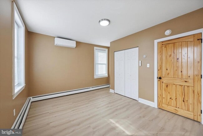 Building Photo - 606 Vernon St