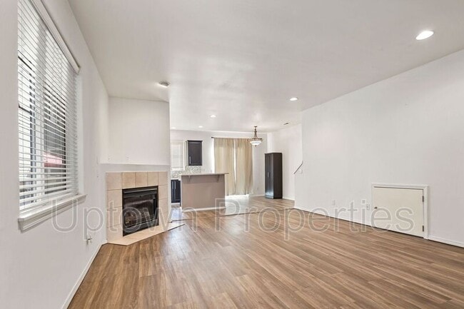 Building Photo - 9284 SW Sweek Dr