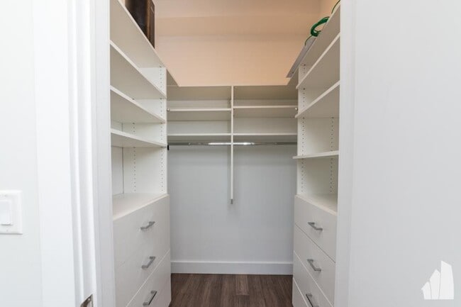 Building Photo - 3 bedroom in Chicago IL 60642