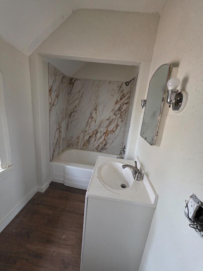 Building Photo - 19 Taylor St