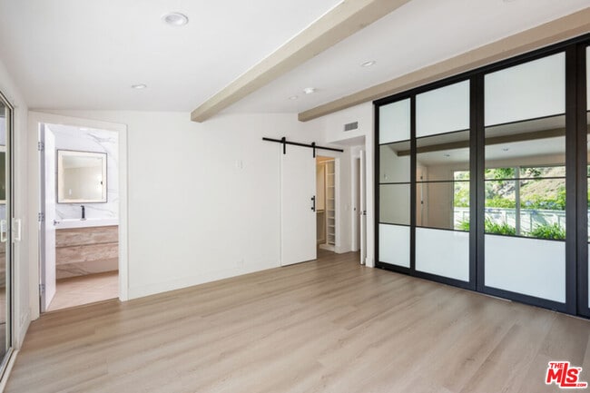 Building Photo - 1190 Bienveneda Ave