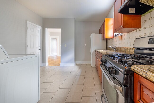 Building Photo - 221 Coleman St