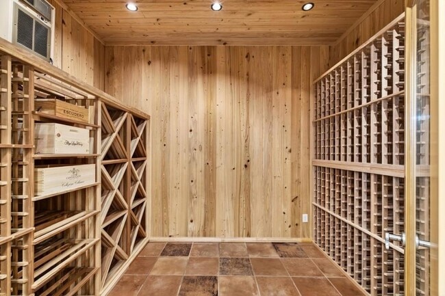 Building Photo - 16 Conifer Cir NE