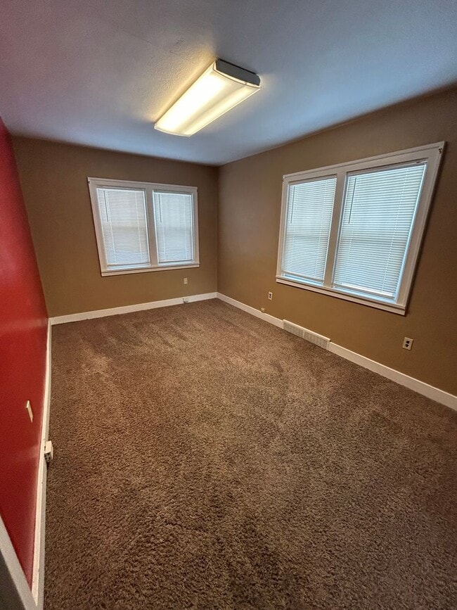 Building Photo - 376 W Washington St