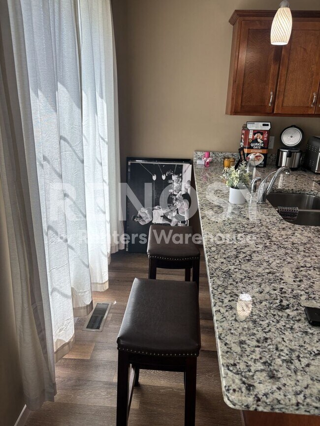 Building Photo - Available now - 1 Bedroom 1 Bath Condo in Golden Valley