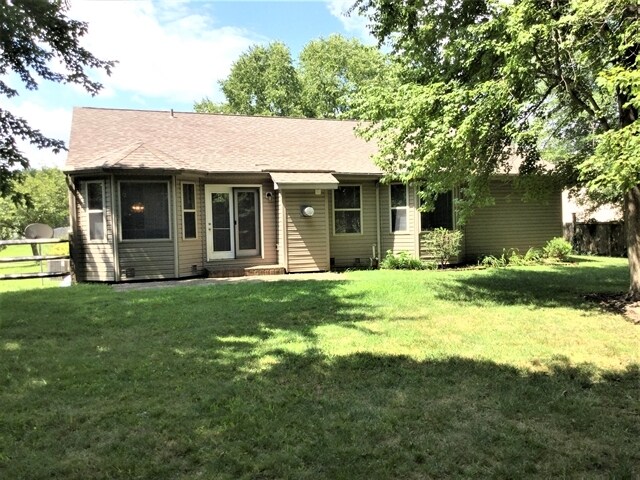 Building Photo - 672 East Lake Lane