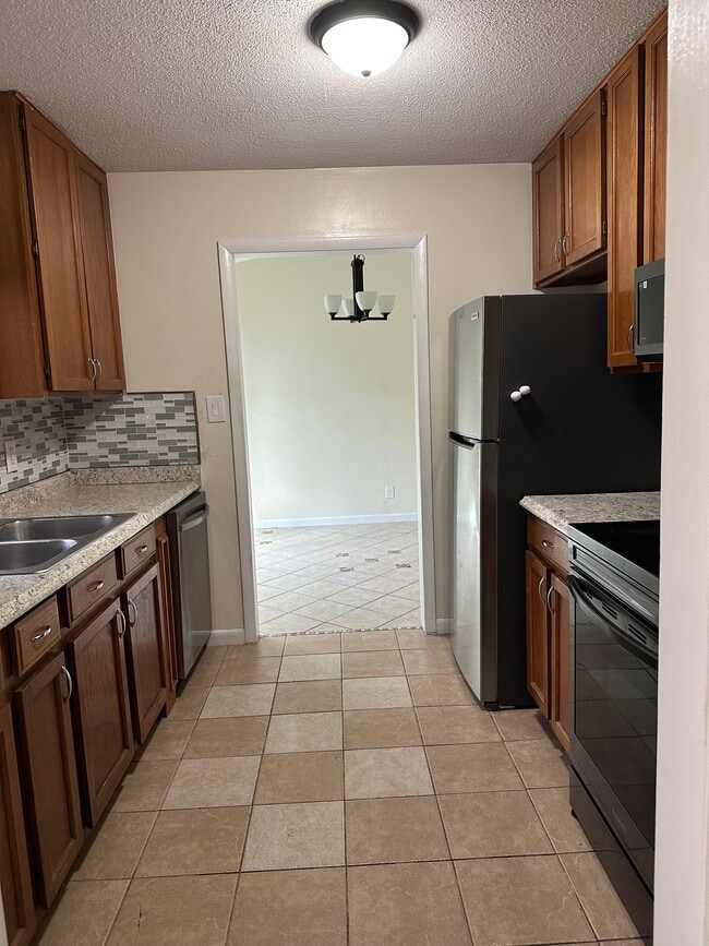 Building Photo - 106 Deerfield Dr