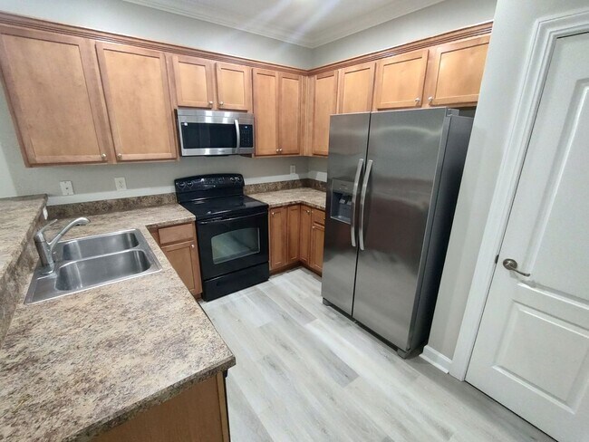 Building Photo - BRAND NEW FLOORING & FRESH PAINT - 3 Bedroom/2.5 Bath Townhome with garage in Wild Wing!