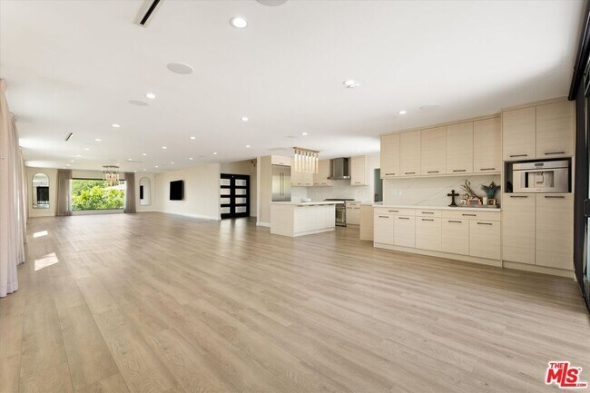 Building Photo - 11700 Woodley Ave