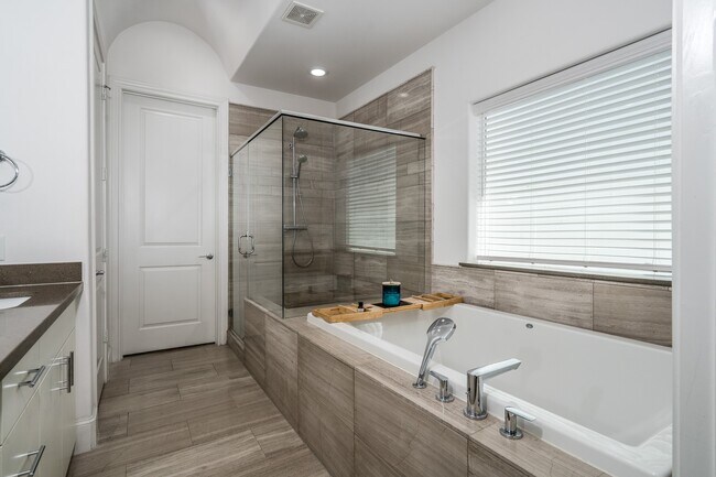 Building Photo - 2312 Hutchins St