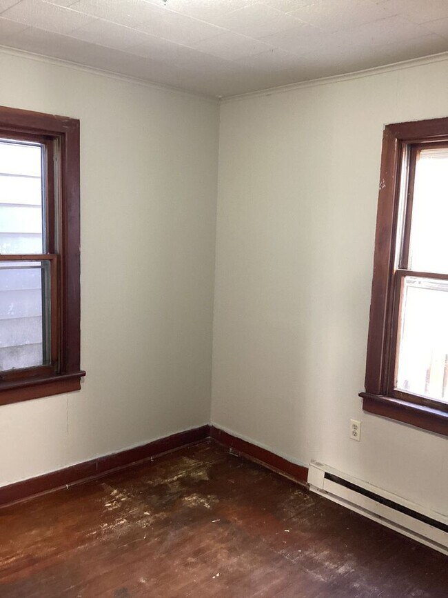 Building Photo - Charming 3-Bedroom, 1-Bathroom Single-Fami...