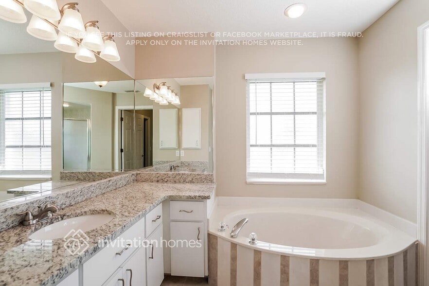 Building Photo - 23156 Hillsdale Ave