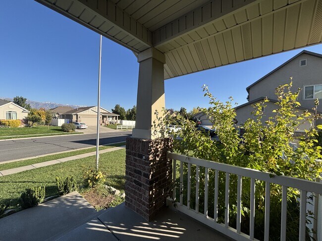 Building Photo - 1094 1825 W