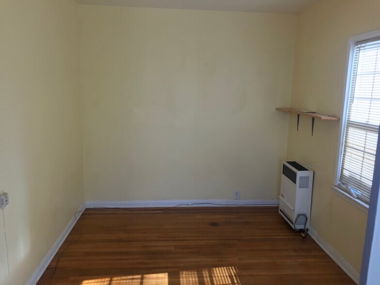 Guest Bedroom/Office - 5362 Monroe St