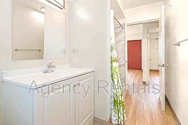 Building Photo - 1438 Liliha St