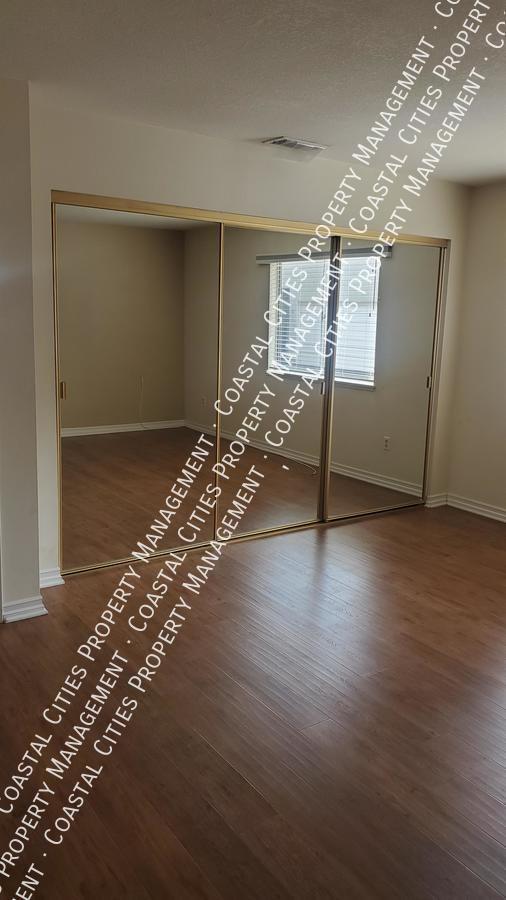 Building Photo - 1696 Carmel Cir E