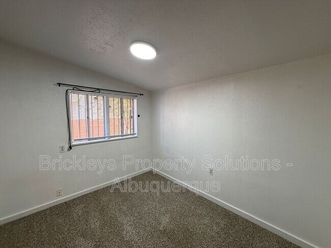 Building Photo - 313 Cornell Dr SE