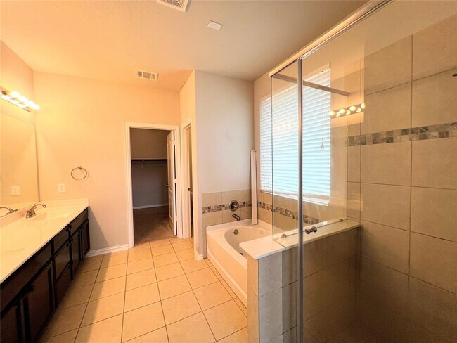Building Photo - 613 Palmilla St